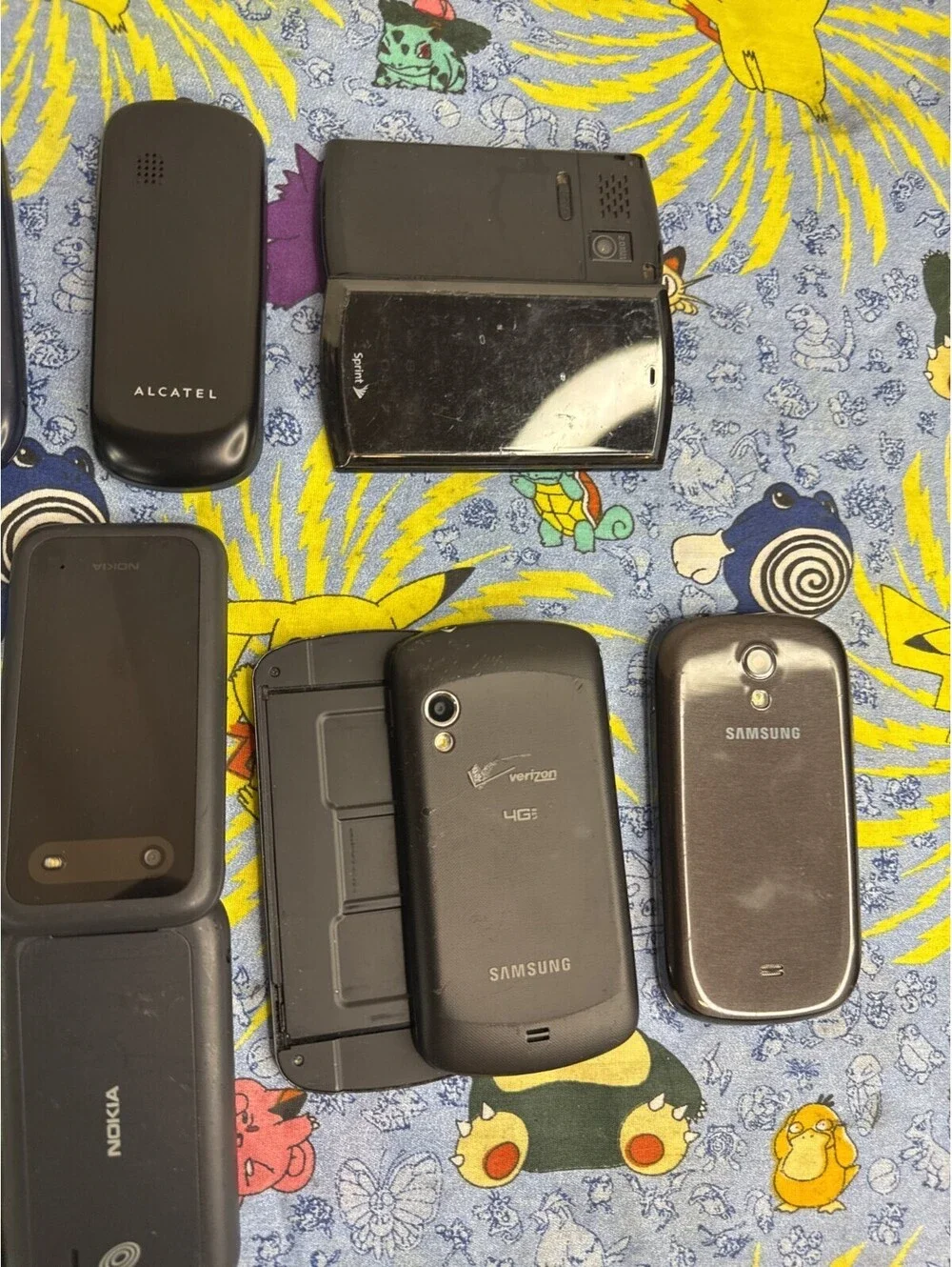 *Used* Lot of 12 Phones Older Smart Phones & Flip Phones UNTESTED* *PARTS ONLY*